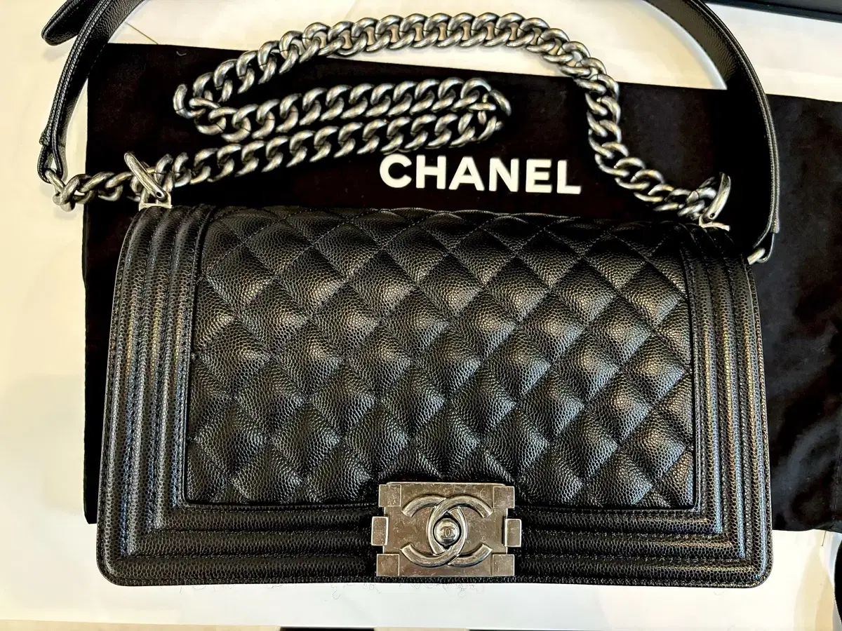 Chanel Boy Bag Caviar Medium Black Silver