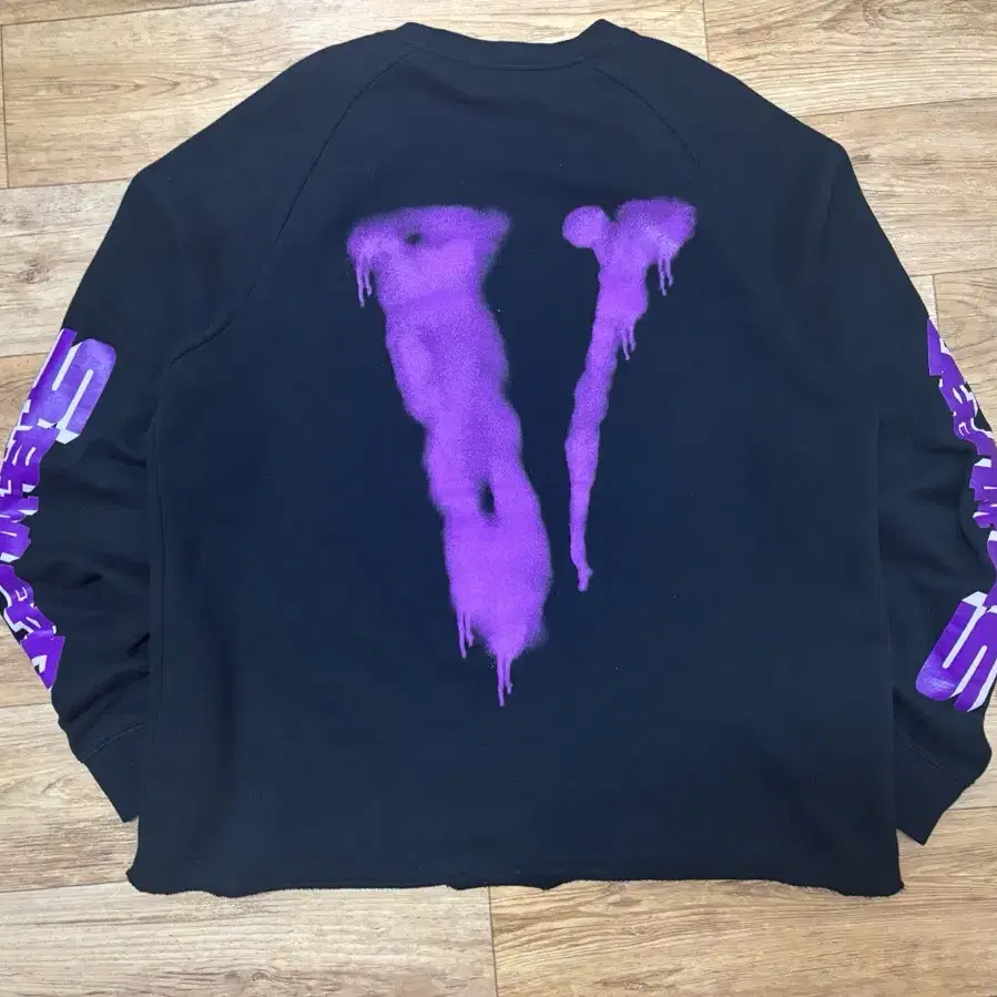 [M] Vlone crew head 브이론 스크류헤드