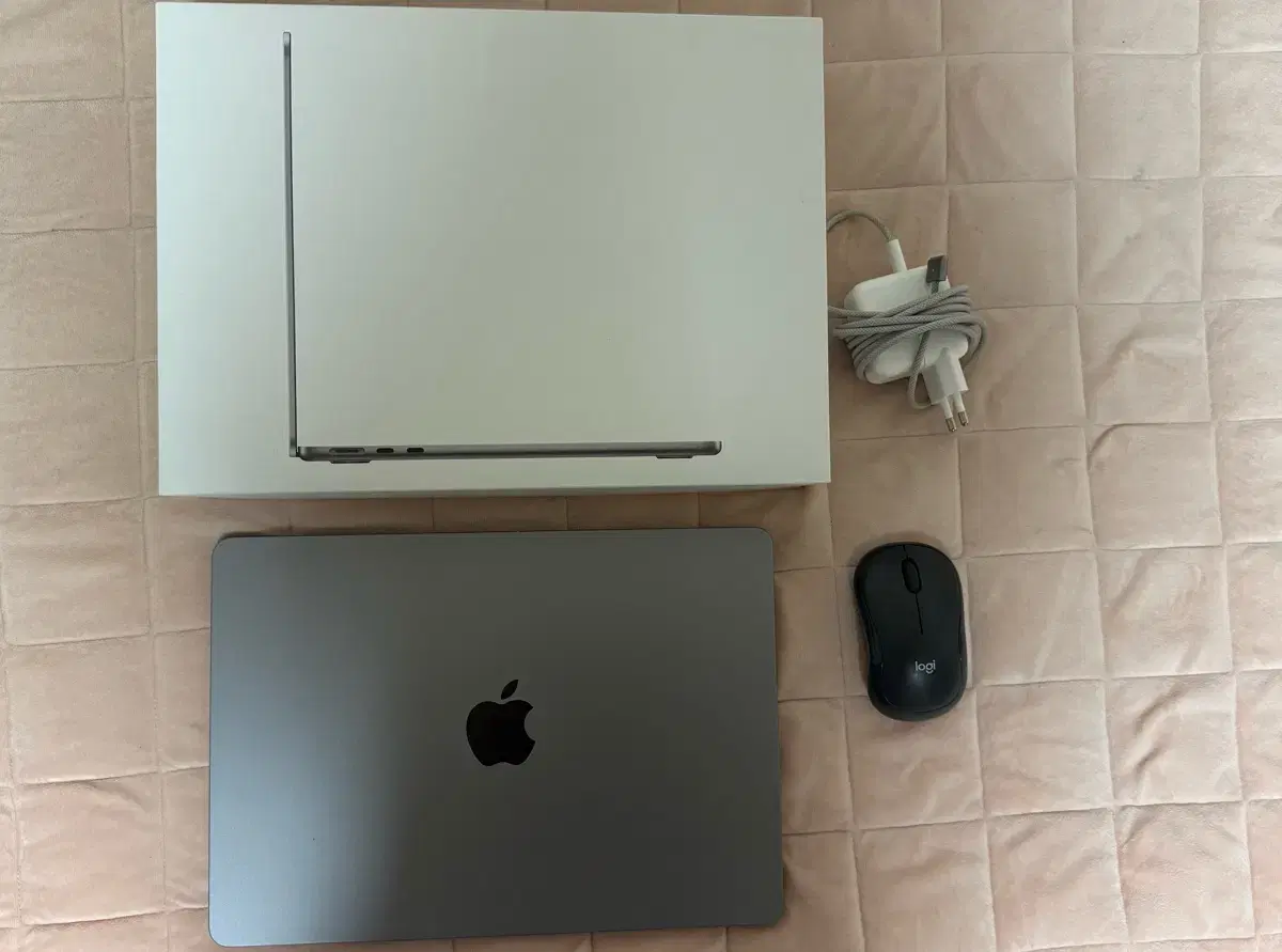 MacBook Air M2 13-inch Full Box