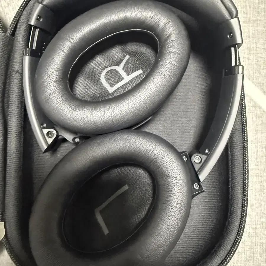 BOSE-QC45