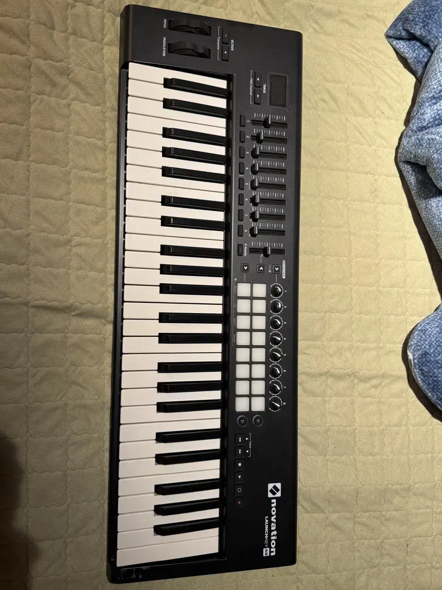 Novation Launchkey 49 미디 키보드