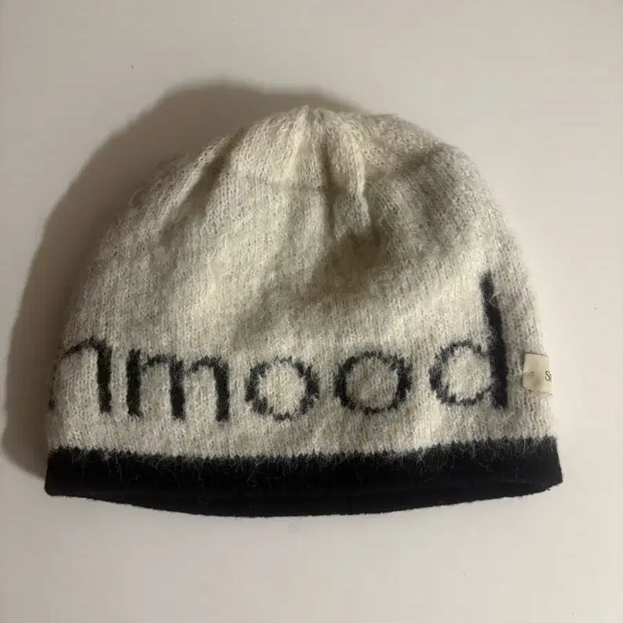 Roomie Logo Knit Hat Cream