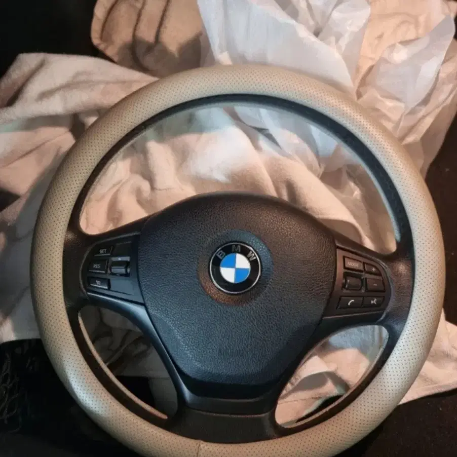 BMW  핸들 팝니다.