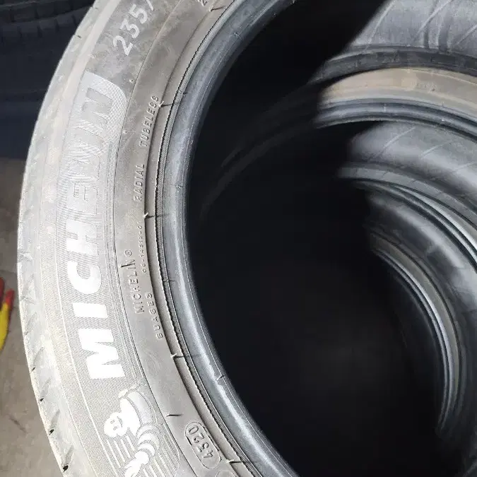 235/50R19 중고 미쉐린 타이어 4개 판매