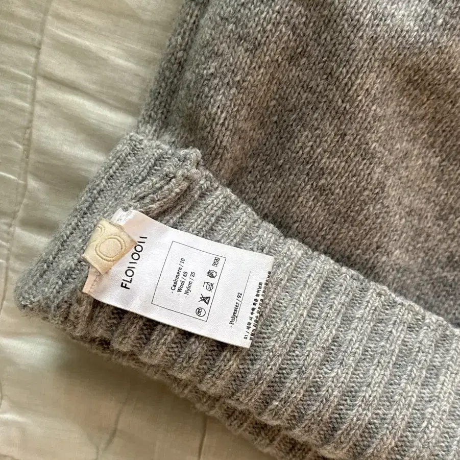 플로움 Cuddly Cashmere Knit 그레이