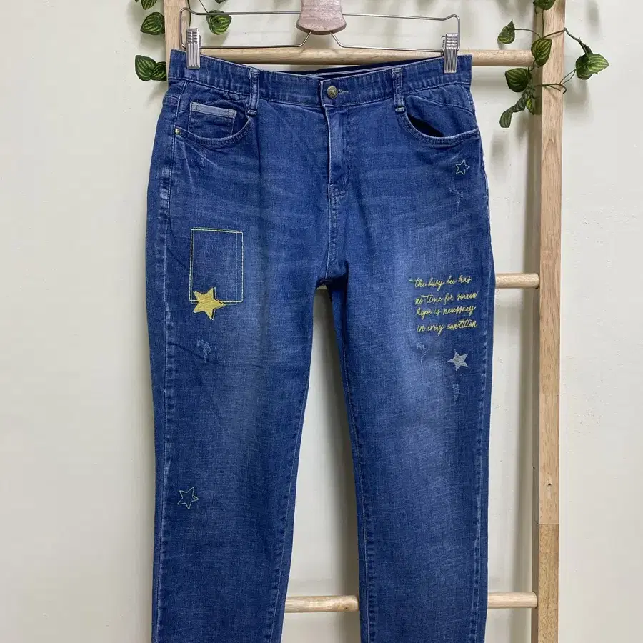 ODI JEANS 자수 포인트 청바지