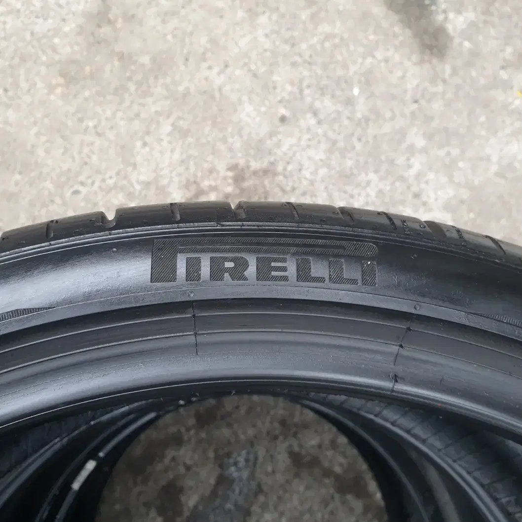 2853021 중고타이어 피렐리 피제로 285/30R21 100Y