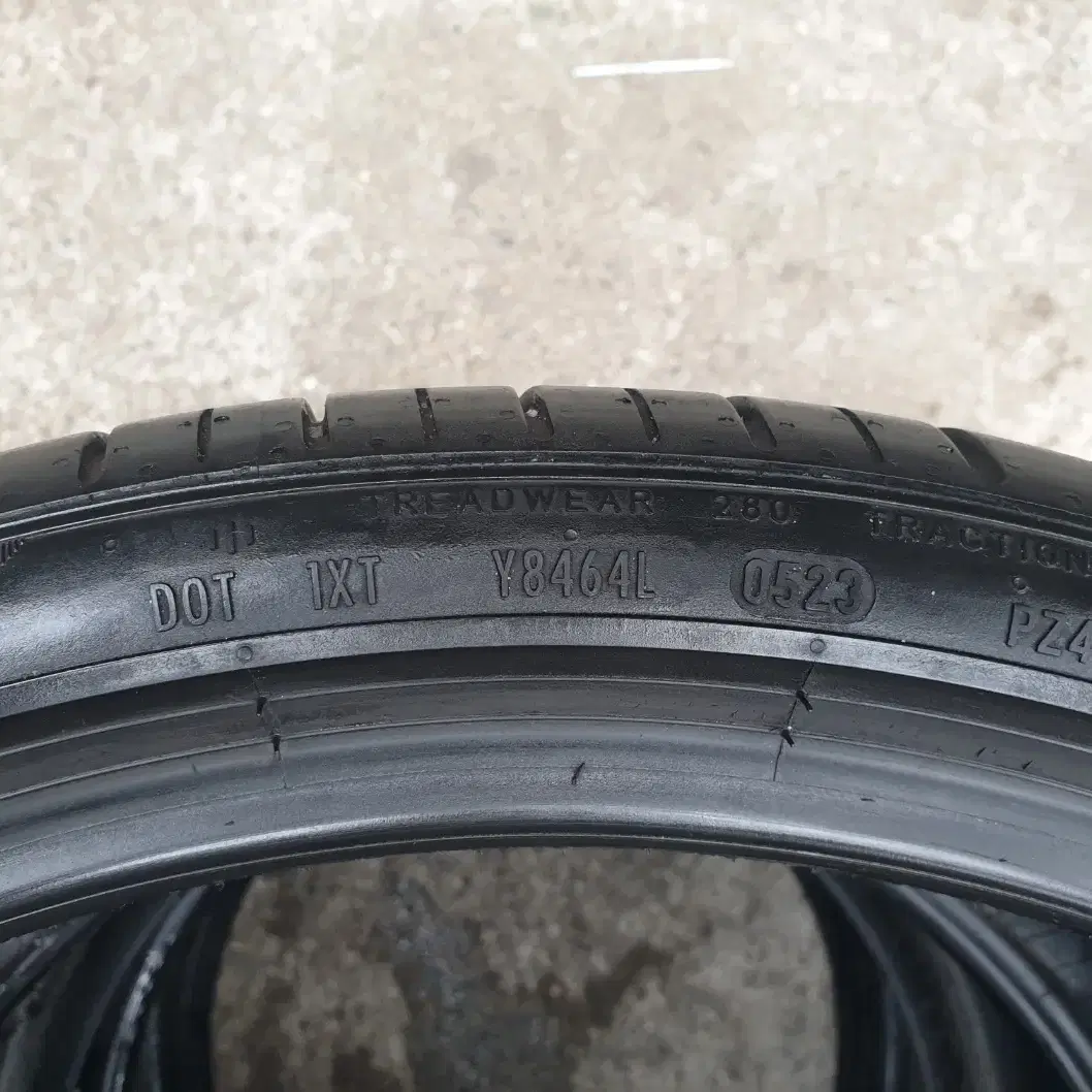 2853021 중고타이어 피렐리 피제로 285/30R21 100Y