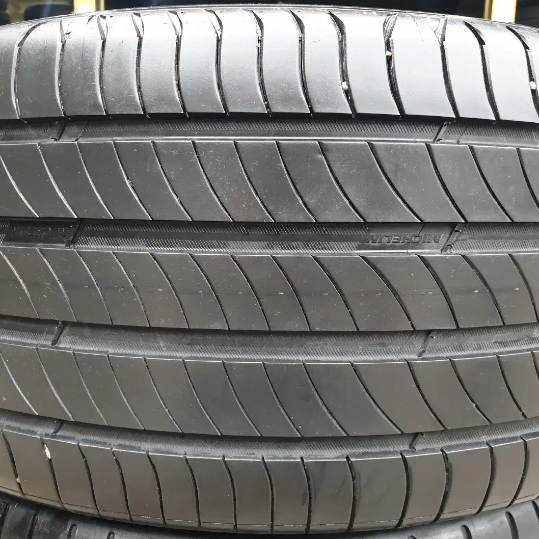 2754019 중고타이어 미쉐린 프라이머시 275/40R19 105Y