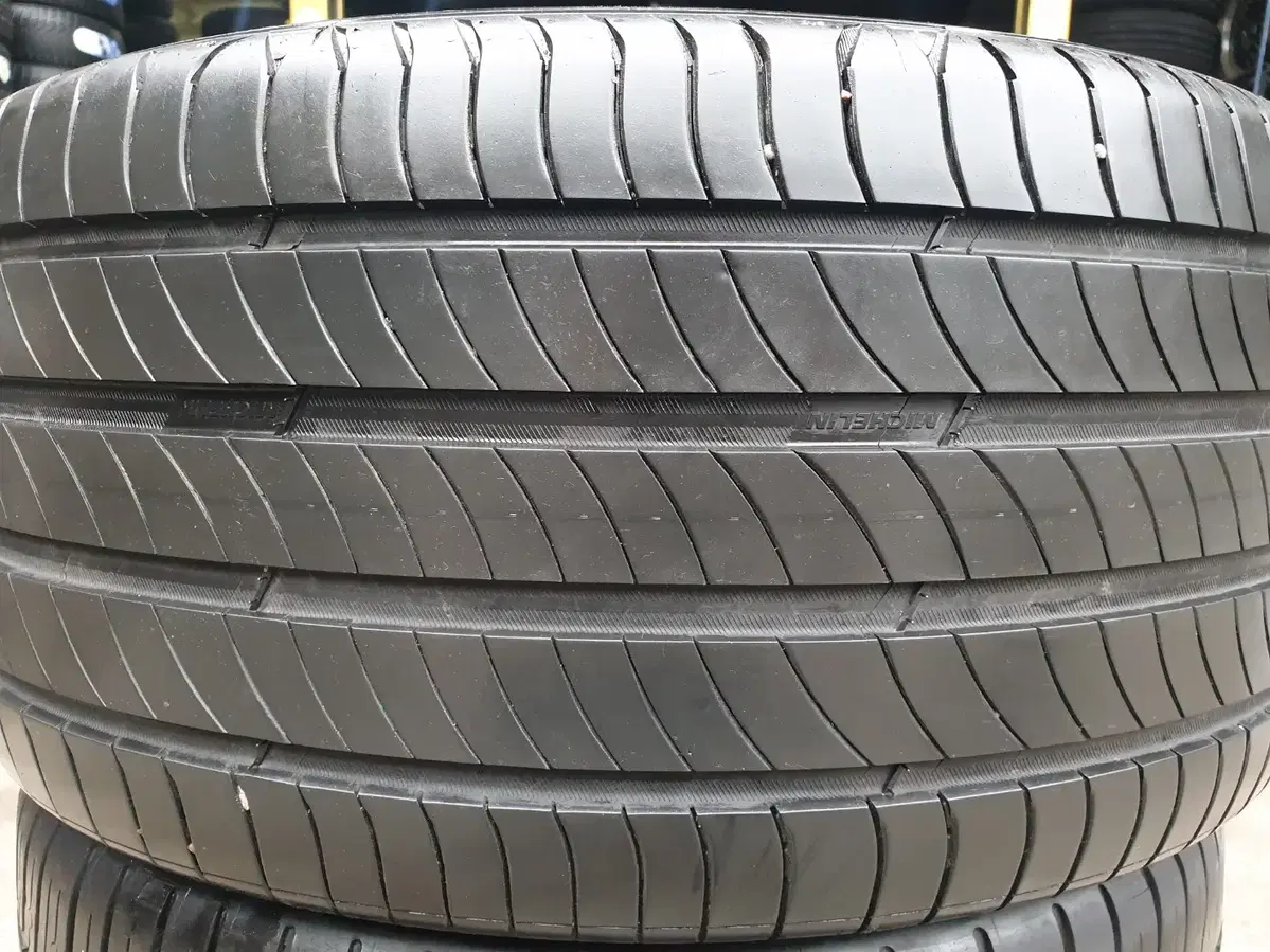 2754019 중고타이어 미쉐린 프라이머시 275/40R19 105Y