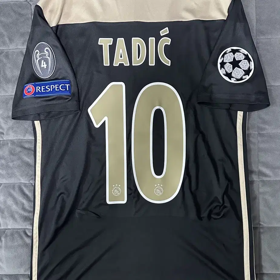 BNWT 아약스 18/19 두샨 타디치