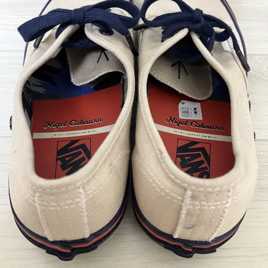 반스볼트X나이젤카본 어센틱 US11 290사이즈 vans vault