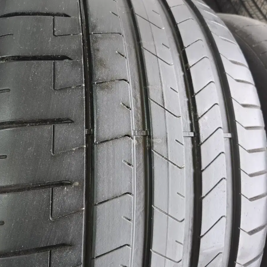 255/35R21 285/30R21 피렐리 2개