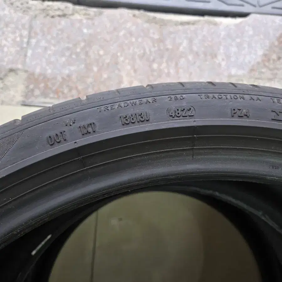 255/35R21 285/30R21 피렐리 2개