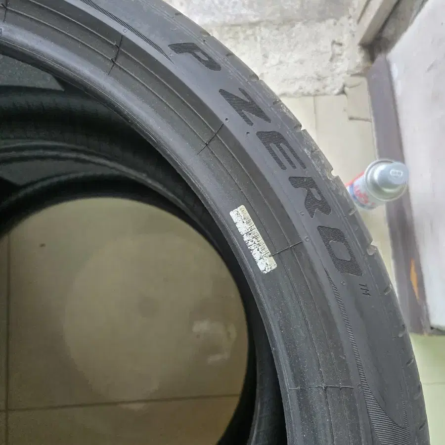 255/35R21 285/30R21 피렐리 2개