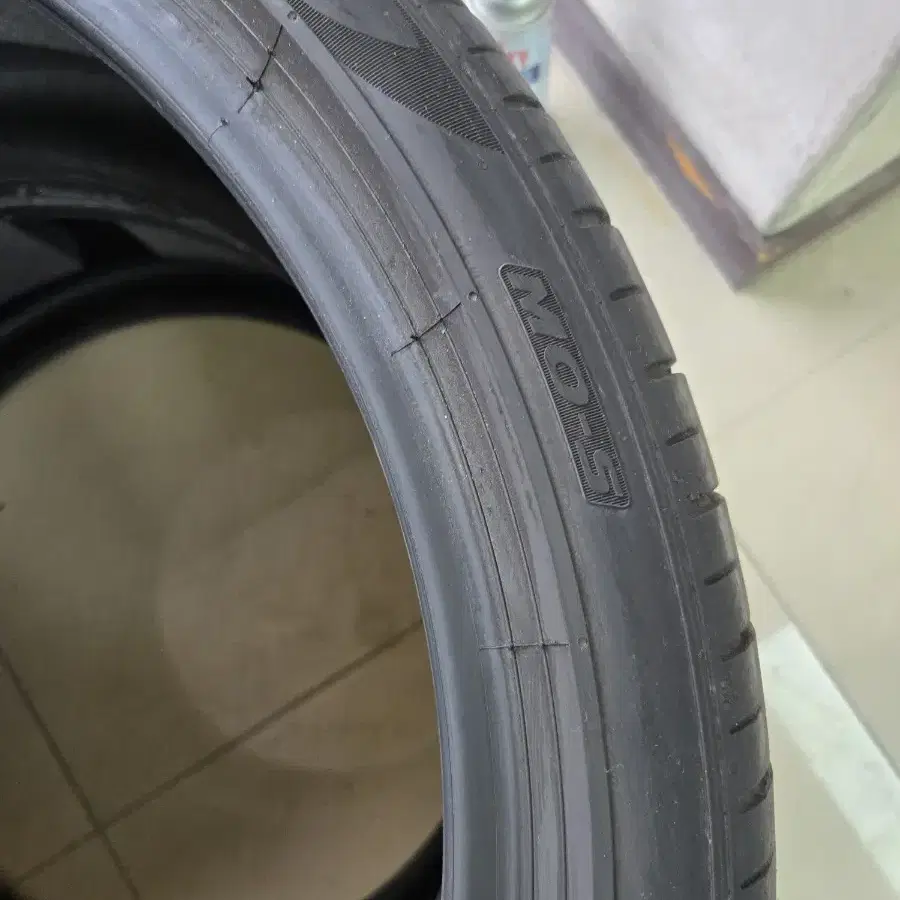 255/35R21 285/30R21 피렐리 2개