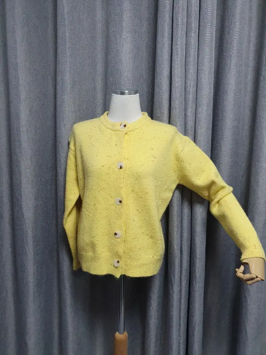 Yellow, warm, high-end cardigan