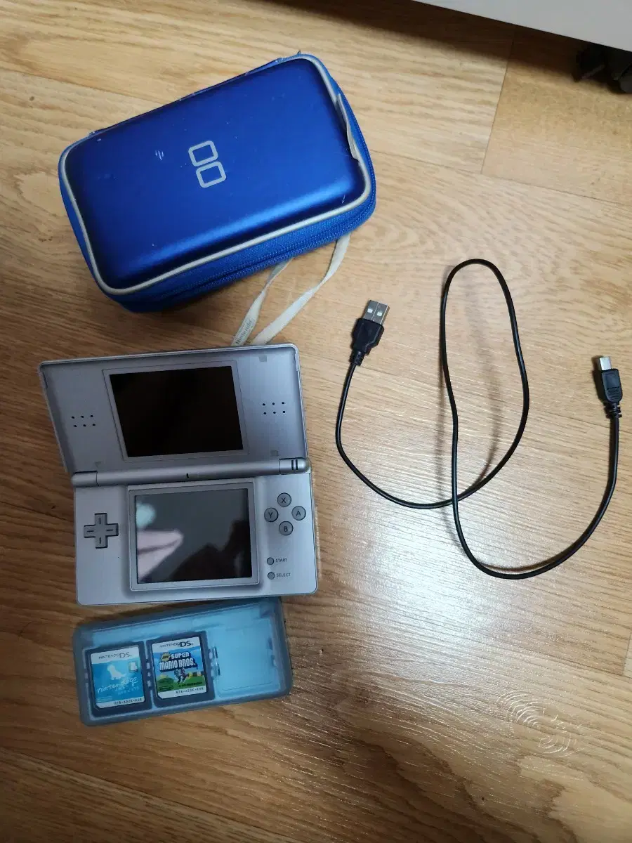 닌텐도 ds lite 중고로 판매합니다. 급처