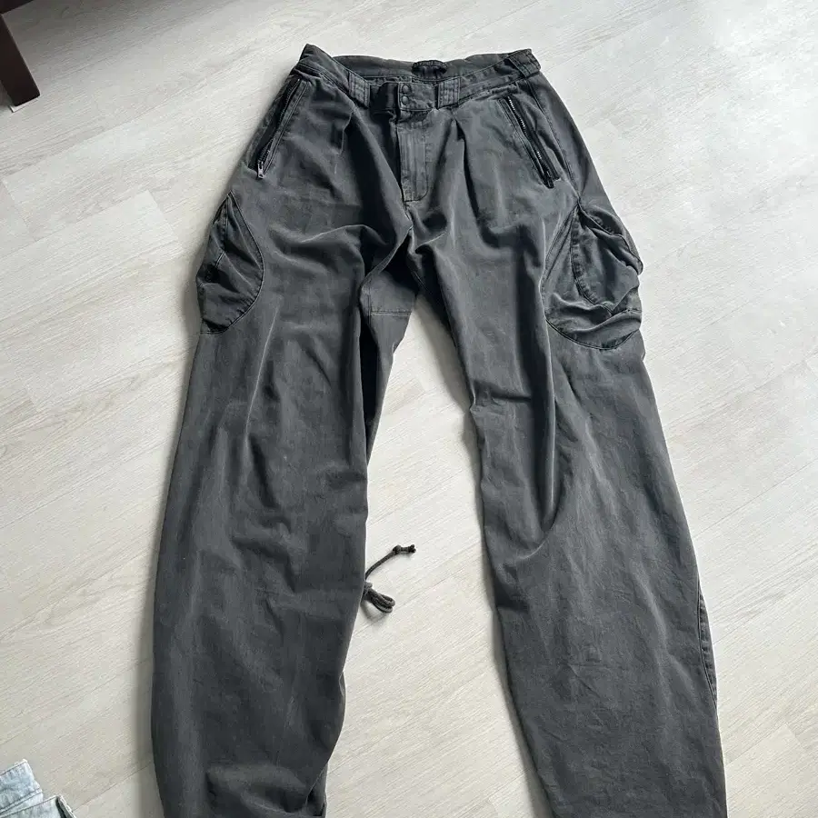 [4] Hyein seo washed cargo pants