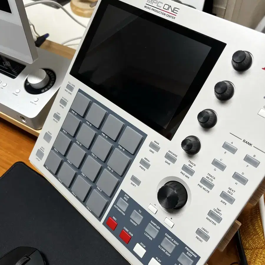 Akai MPC ONE 레트로 에디션