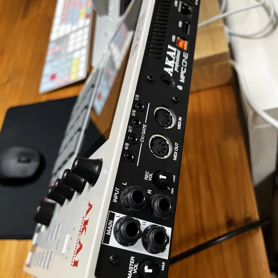 Akai MPC ONE 레트로 에디션