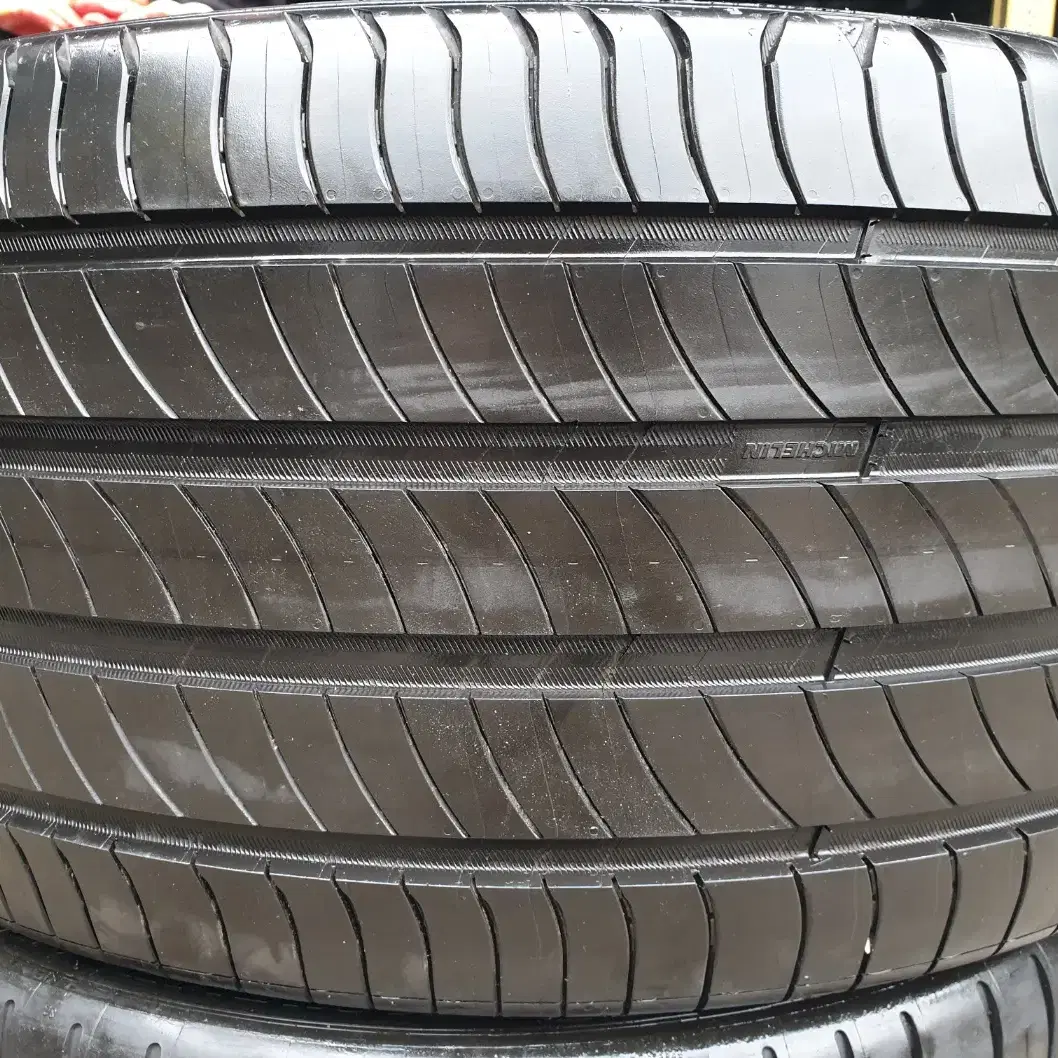 2753520 중고타이어 미쉐린 프라이머시 275/35R20 102Y