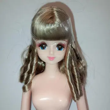 구 타카라 15주년 기념 제니 엑셀리나 블론드 본체만 판매합니다.