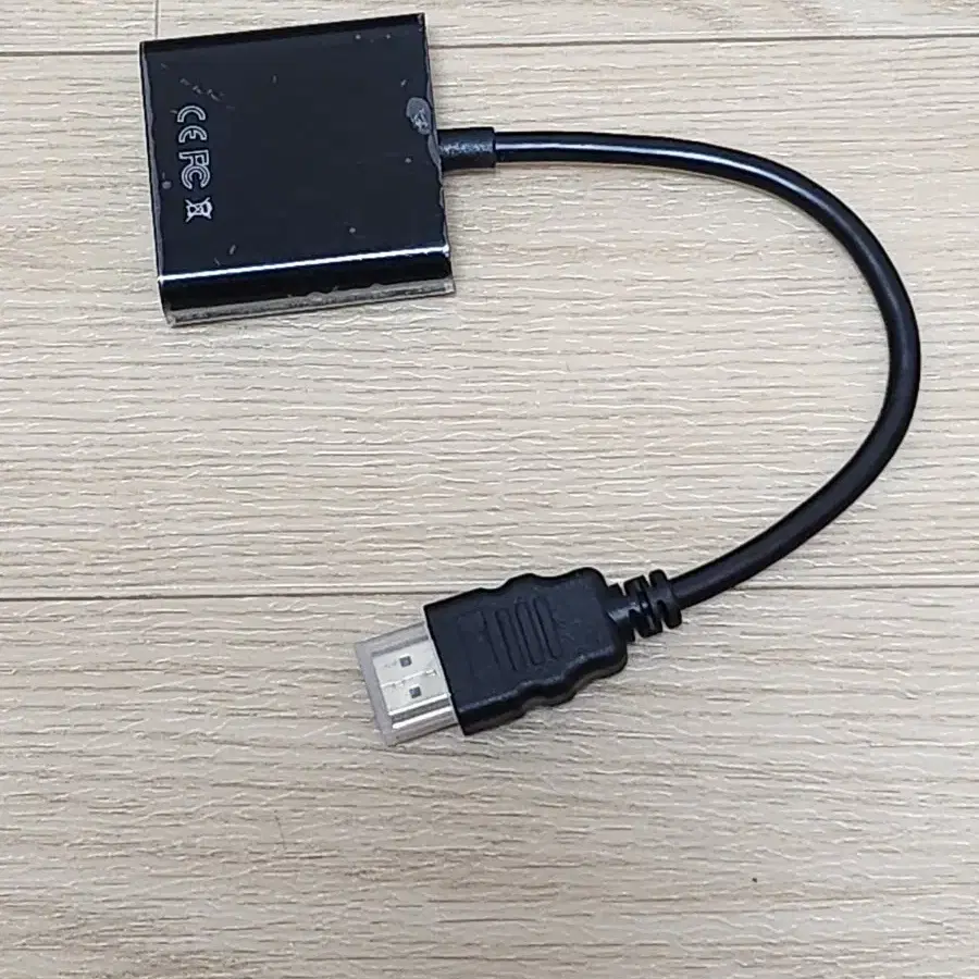 HDMI 영상 디지털 신호를 VGA변환하여 출력 하는 컨버터