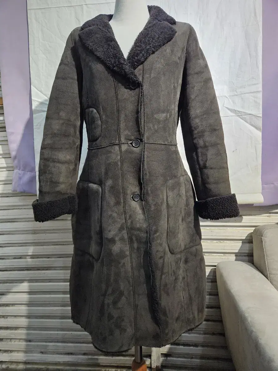 Marni 마르니램스스킨 무스탕코트 다크그레이정품38 44~55