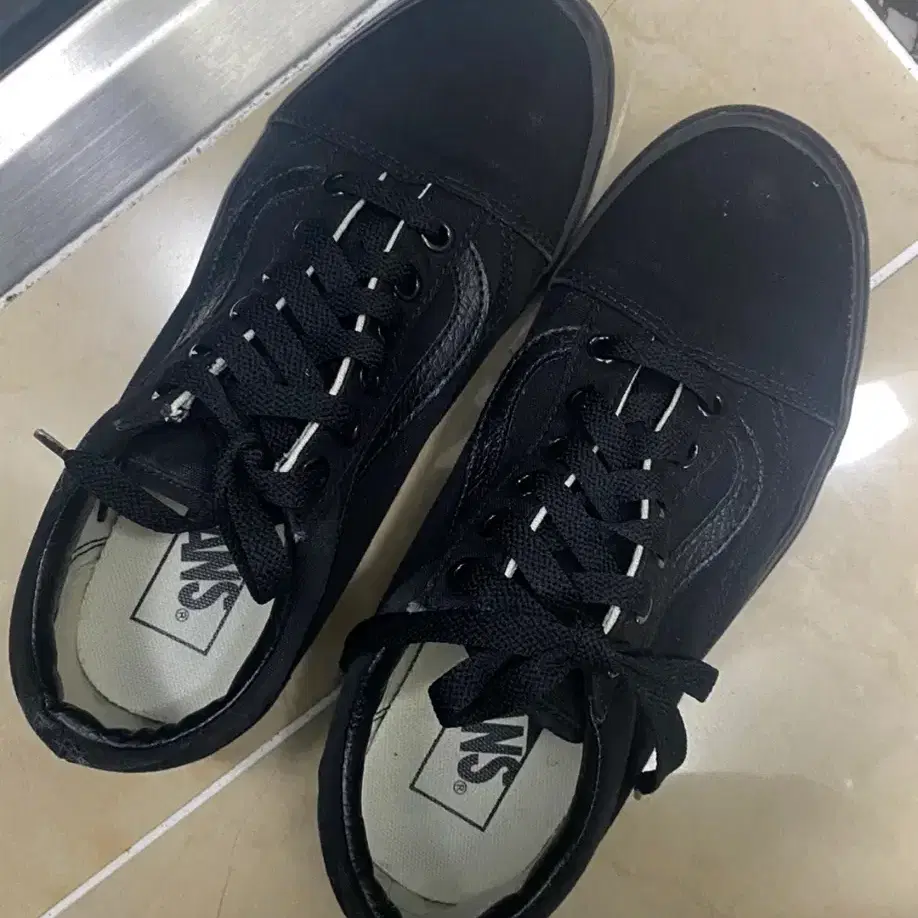 [세탁o,택포]Vans 반스 올드스쿨 235 검정색 올블랙 단화 운동화