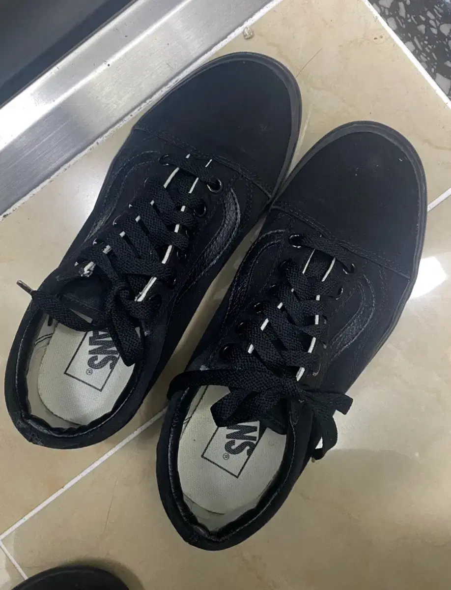 [세탁o,택포]Vans 반스 올드스쿨 235 검정색 올블랙 단화 운동화