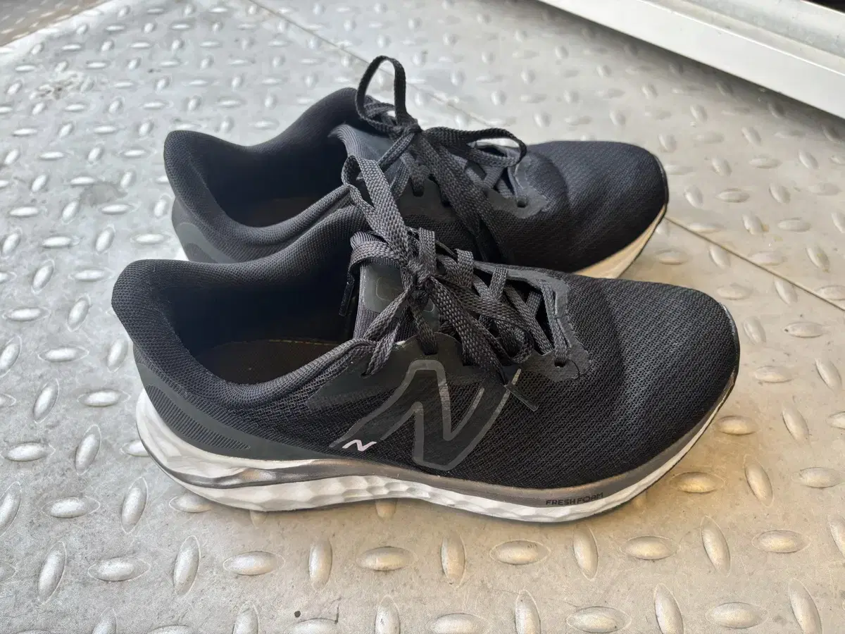 뉴발란스 (New Balance Fresh Foam 250)