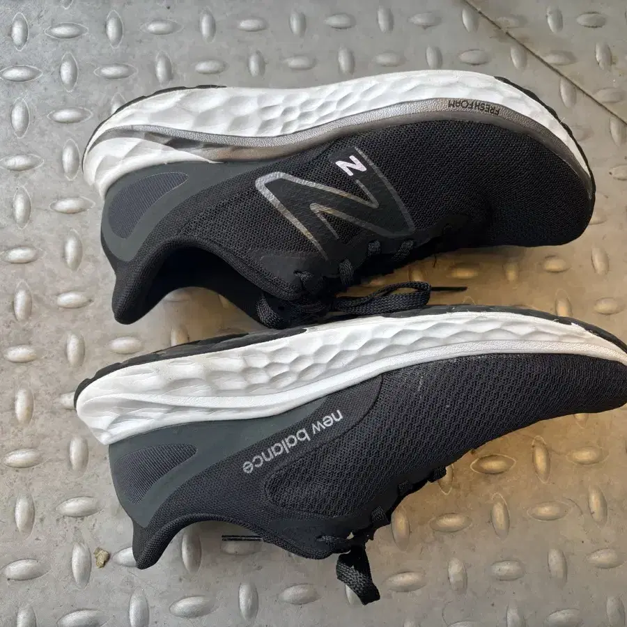 뉴발란스 (New Balance Fresh Foam 250)