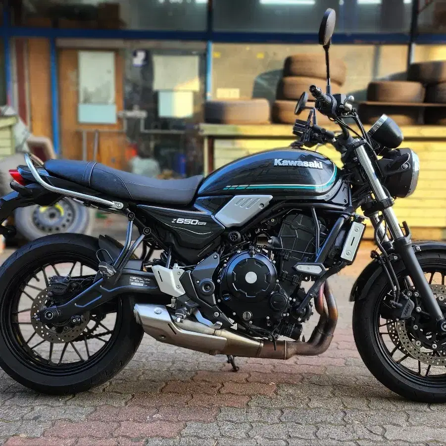 22년식 가와사키 Z650RS 판매합니다.