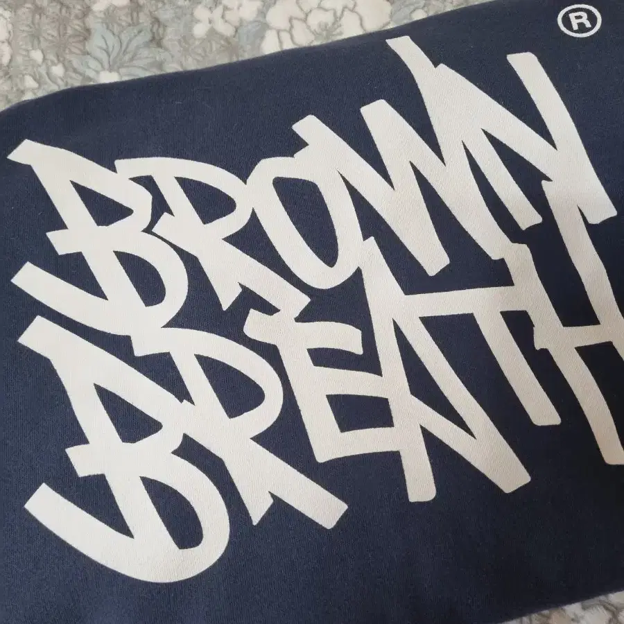 brown breath 후드티