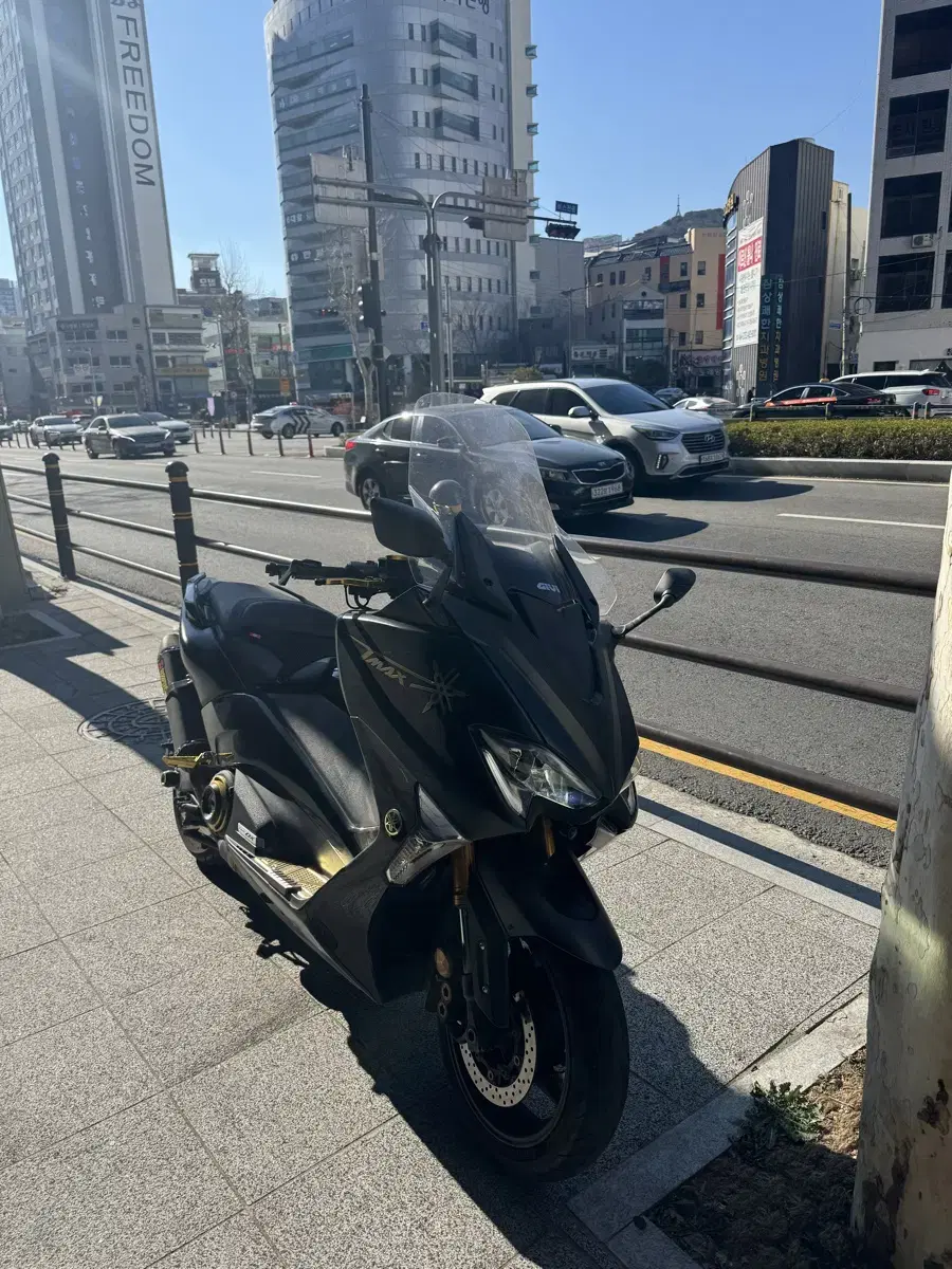 부산 18년식 tmax dx