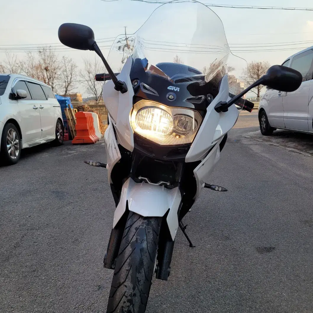 BMW F800GT 13년 3.4만km 구변완,3박스,거치대 짧은키로수