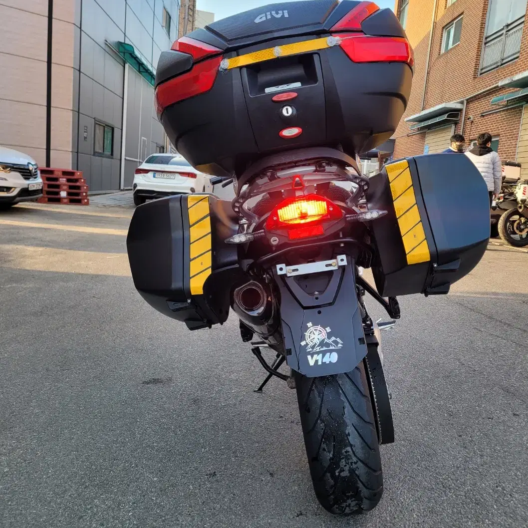 BMW F800GT 13년 3.4만km 구변완,3박스,거치대 짧은키로수