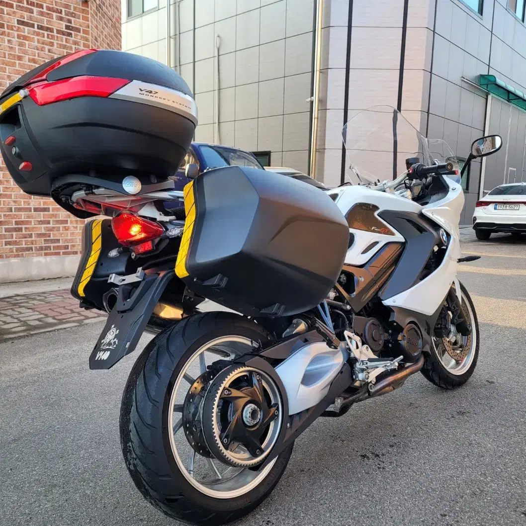 BMW F800GT 13년 3.4만km 구변완,3박스,거치대 짧은키로수