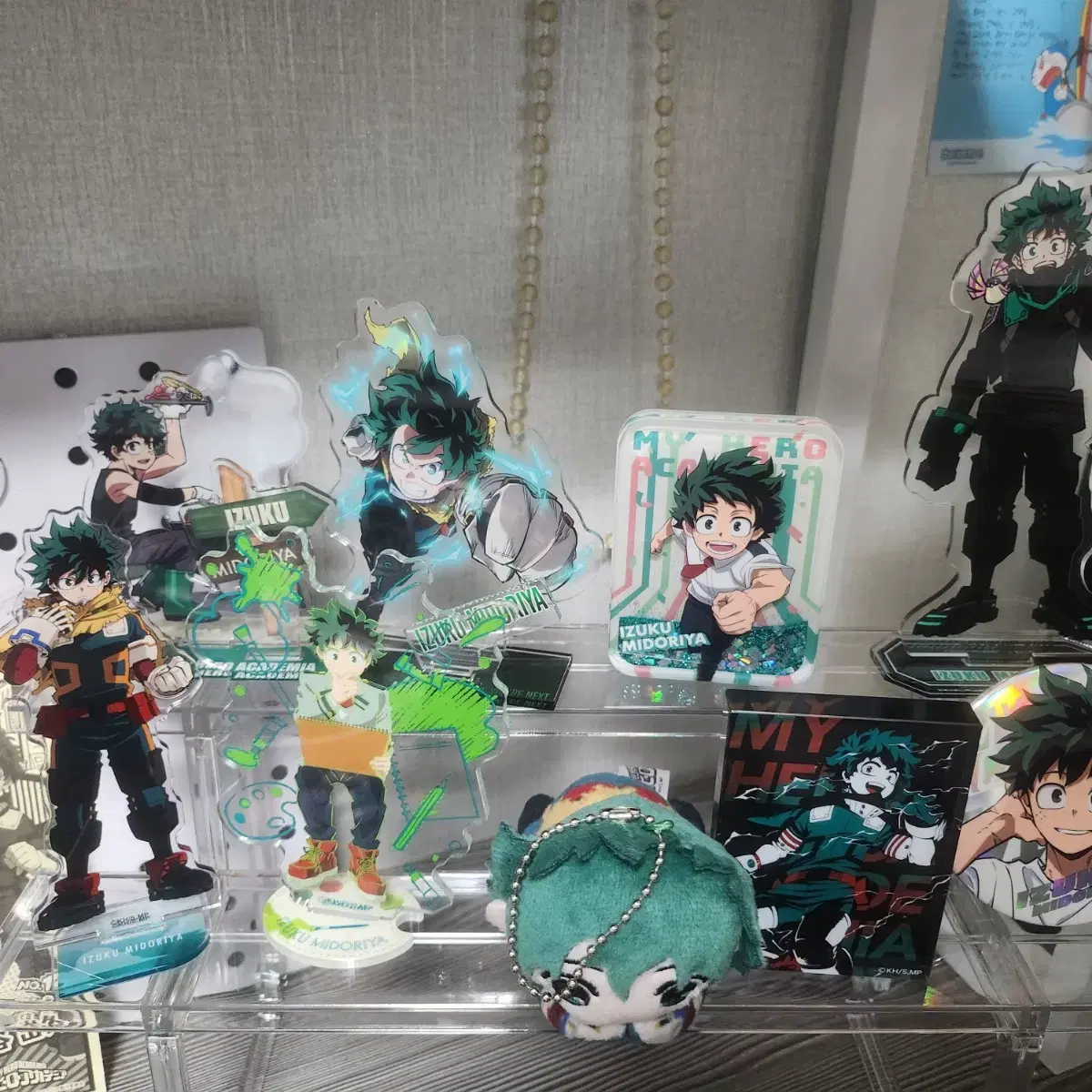 Hiroaka Midoriya goods are up for sale! Acrylic-like colotta can badge huggy-kara