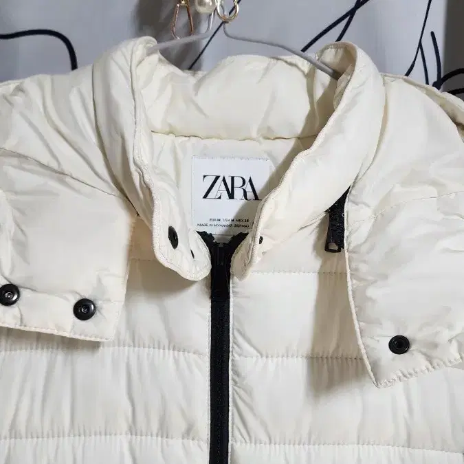 여성 ZARA  후드패딩