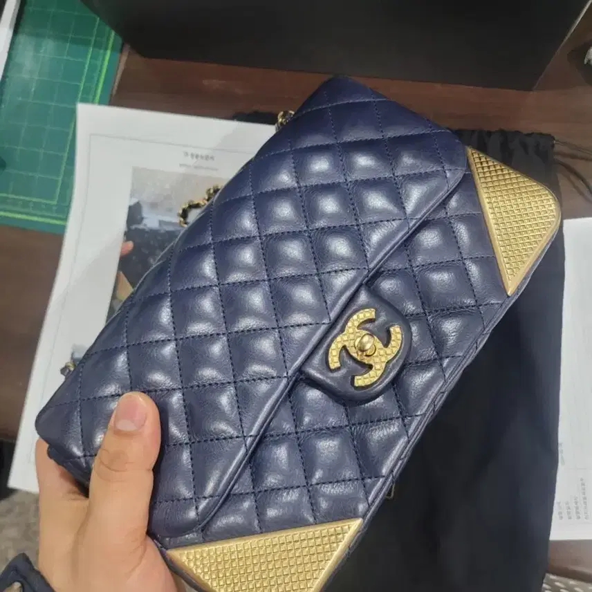 샤넬 오픈런해도 못구하는 클래식미듐 정품 사진 7