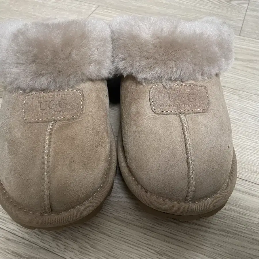 UGG 방한슬리퍼 240