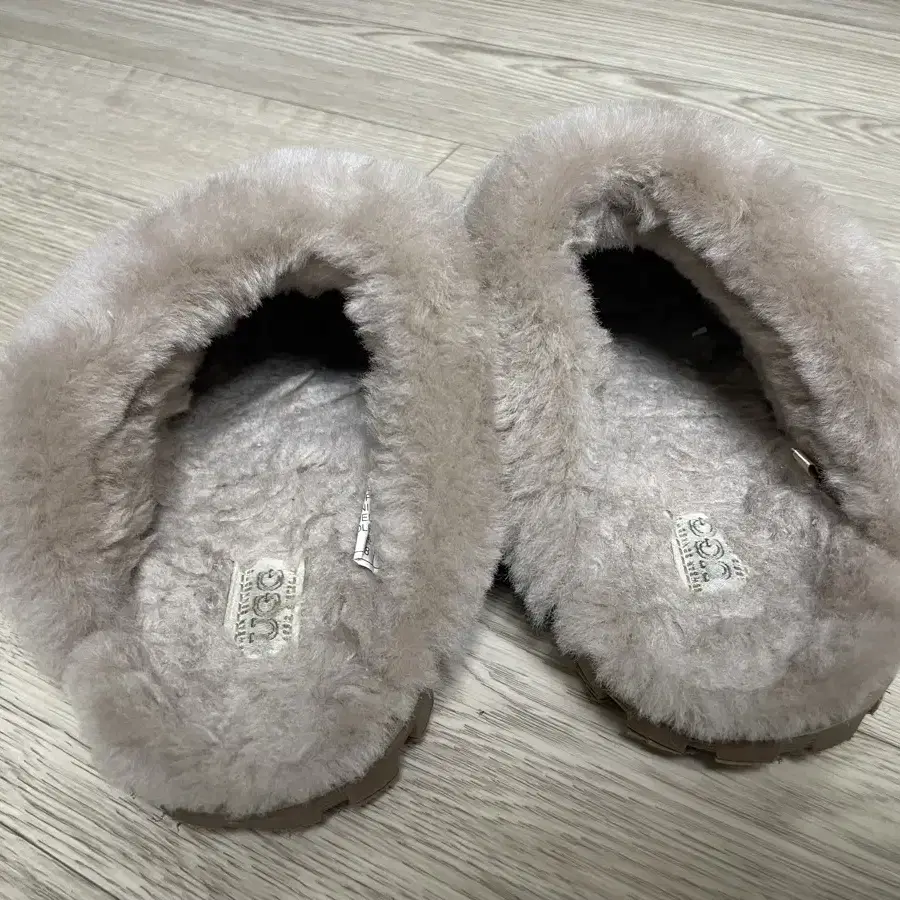 UGG 방한슬리퍼 240