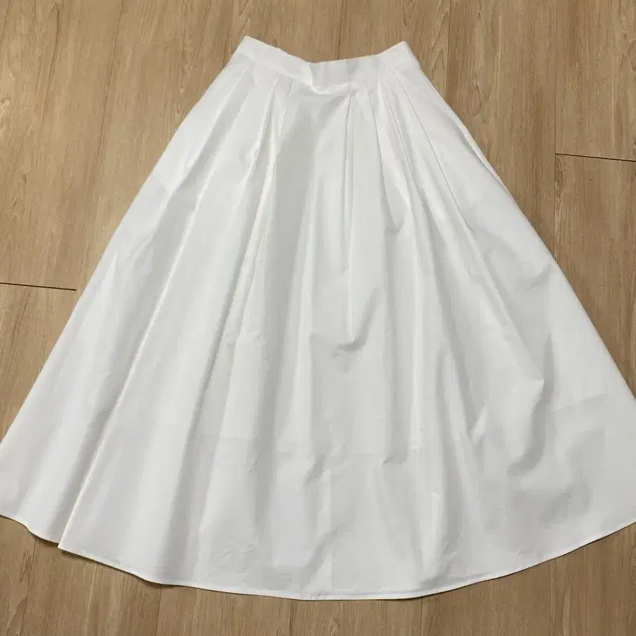 리엘 Letter pleats skirt (white)