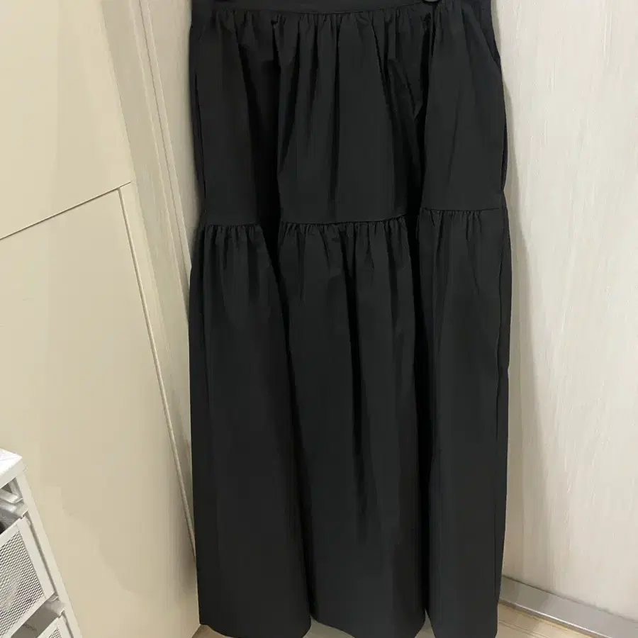 (새상품)망고매니플리즈 wren shirring skirt 블랙 s 사이