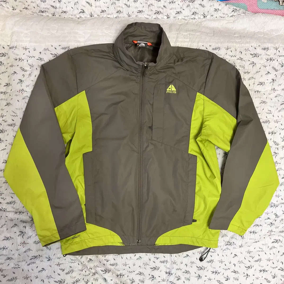 [100] Nike ACG 90s Windbreaker