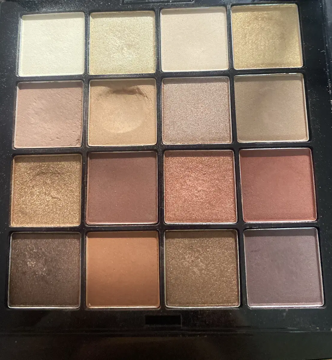 NYX NIX Ultimate Shadow Palette