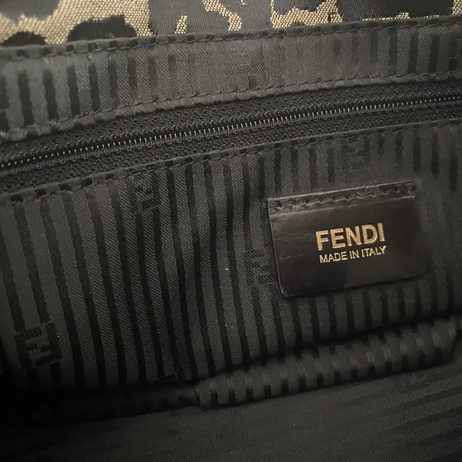 펜디 FENDI 미아백 맘마백 정품 숄더백 상태매우좋음!