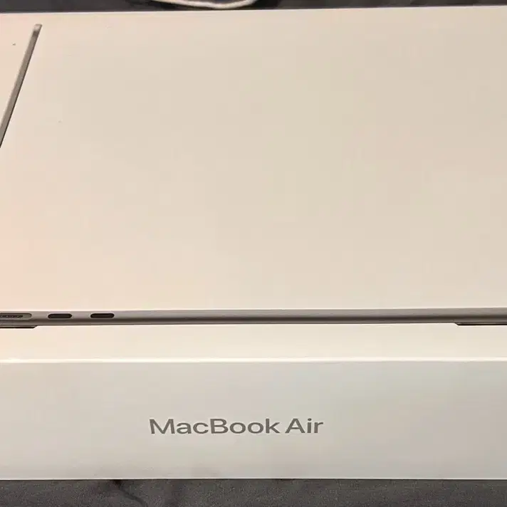 맥북 Air m2 13인치 2022년형 (256GB 램 8GB)